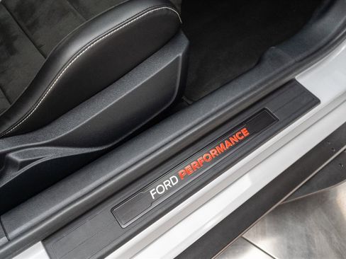 Used 2022 Ford Mustang Shelby GT500 w/ Carbon Fiber Track Pack image 55