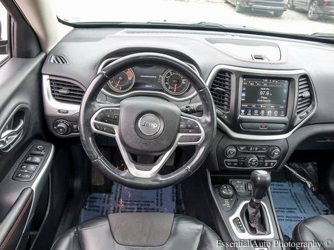 Used 2017 Jeep Cherokee Trailhawk w/ Comfort/Convenience Group image 13
