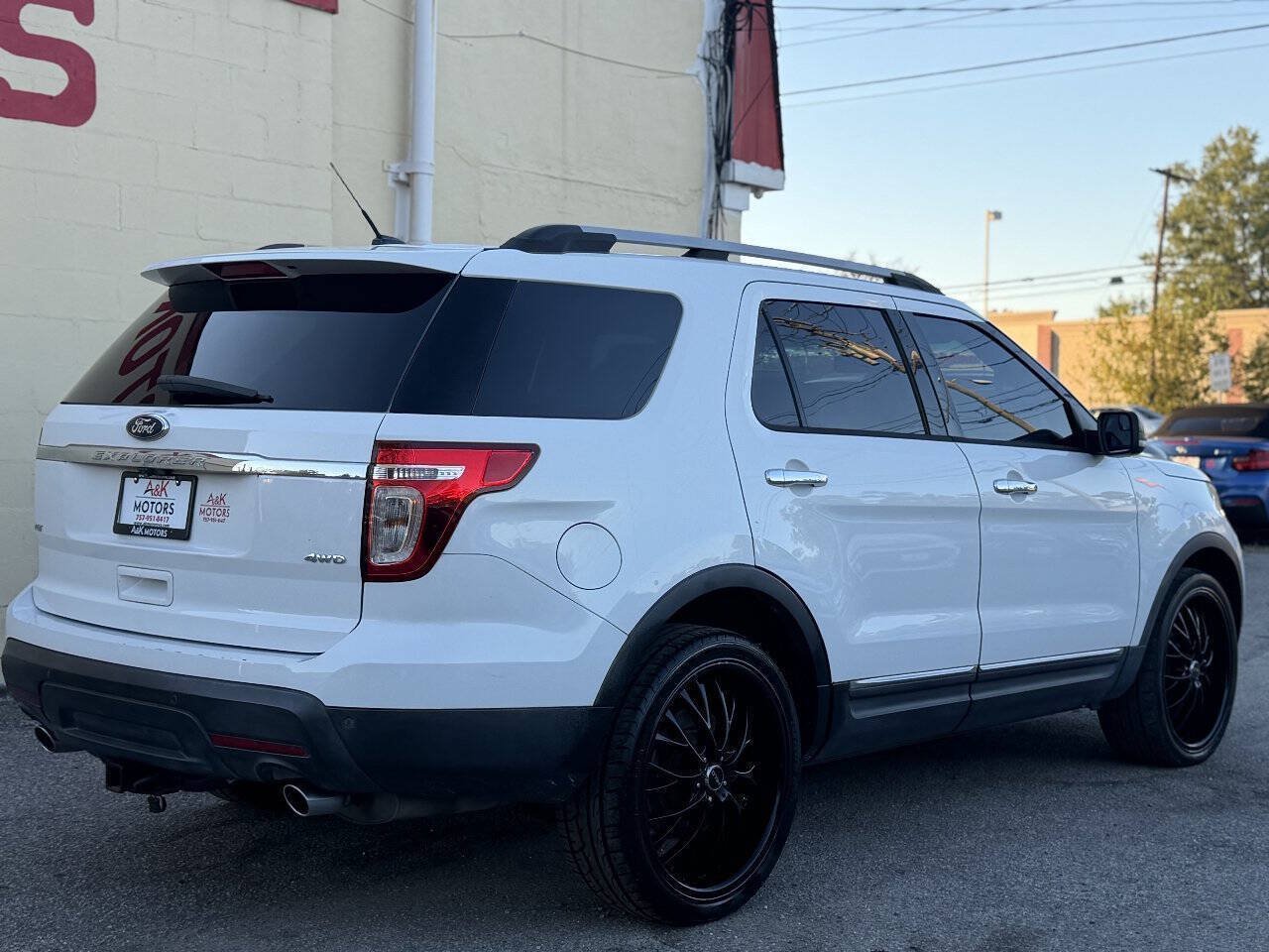 Used 2013 Ford Explorer XLT AWD/4WD image 6