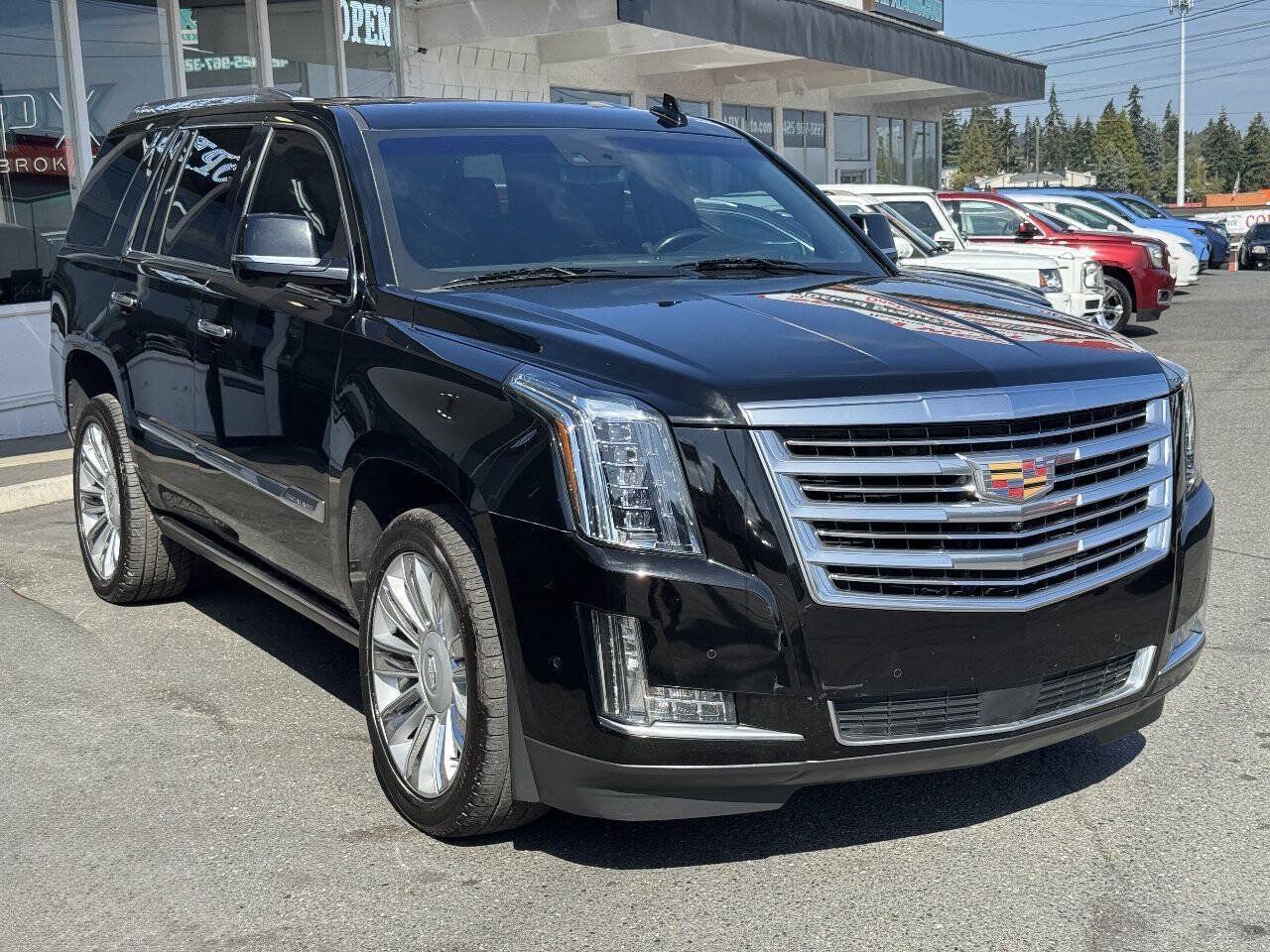 Used 2019 Cadillac Escalade Platinum RWD image 12