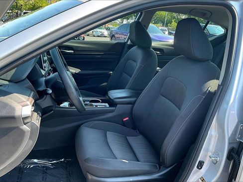 Used 2024 Nissan Altima 2.5 SV AWD/4WD image 23