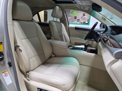 Used 2013 Lexus LS 460 w/ Comfort Pkg RWD image 23