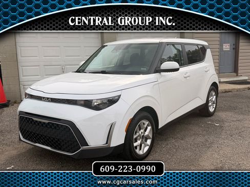 Used 2023 Kia Soul LX w/ Option Group 015 FWD image 1