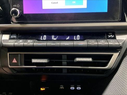 Used 2025 Toyota Camry SE FWD image 32