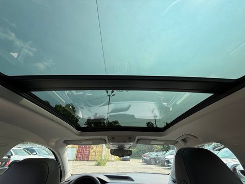 Used 2023 Volkswagen Taos SE w/ Panoramic Sunroof Package FWD image 22