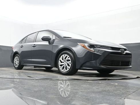 Used 2025 Toyota Corolla LE w/ Convenience Package image 22