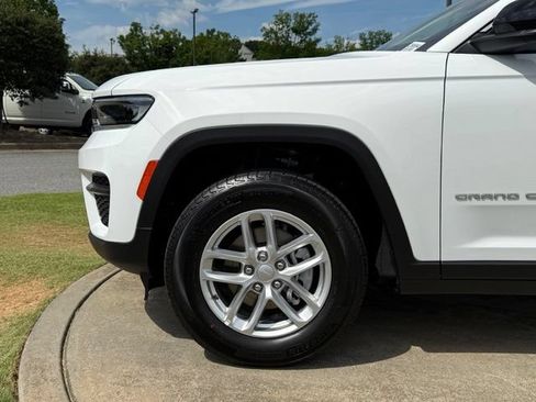 New 2026 Jeep Grand Cherokee Laredo w/ Trailer Tow Package AWD/4WD image 12