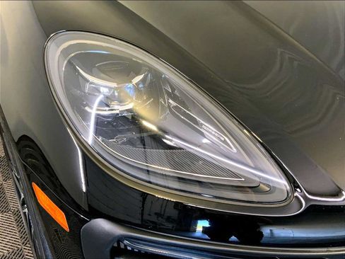 Certified 2022 Porsche Macan S AWD/4WD image 12