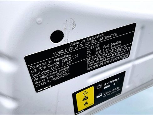 Certified 2023 Volvo XC60 B5 Plus w/ Protection Package Premier image 30