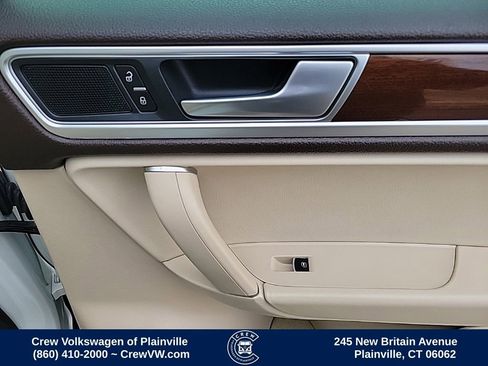 Used 2016 Volkswagen Touareg VR6 image 49