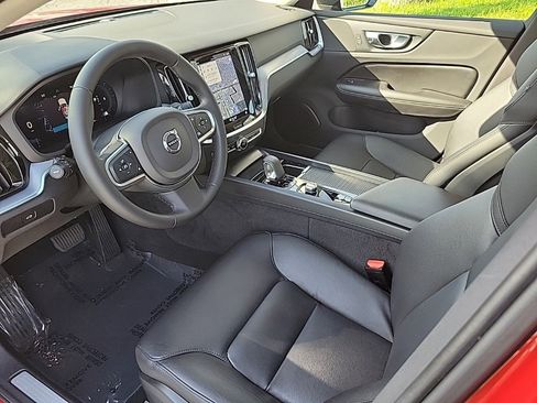 Used 2023 Volvo S60 B5 Core image 12