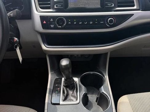 Used 2019 Toyota Highlander LE FWD image 15