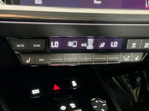 Used 2025 Audi Q4 e-tron Premium w/ Convenience Package image 20