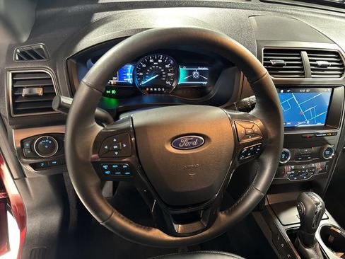 Used 2019 Ford Explorer XLT w/ Equipment Group 202A AWD/4WD image 20