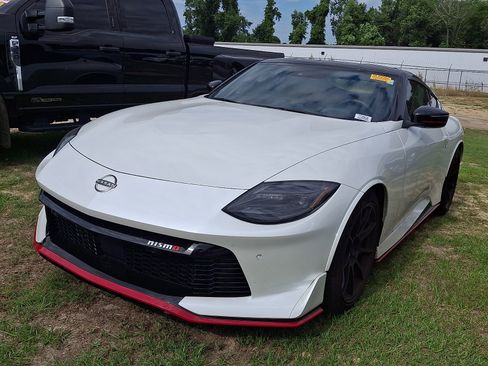 Used 2024 Nissan Z NISMO w/ Floor Mat Package RWD image 3