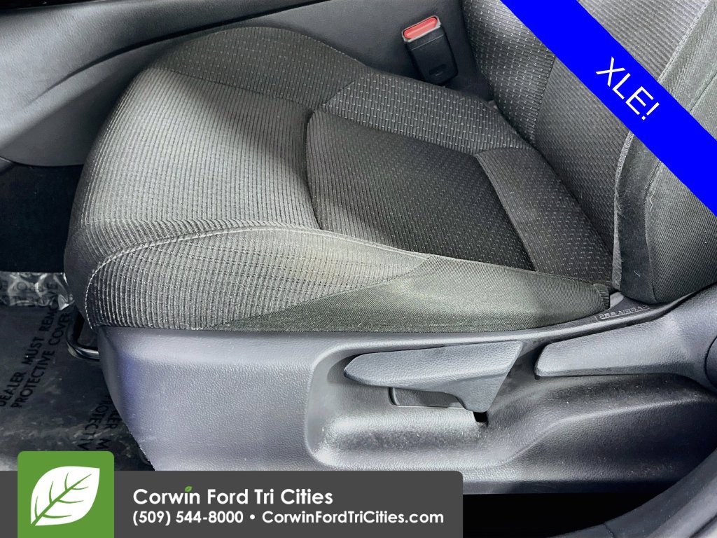 Used 2019 Toyota C-HR XLE FWD image 22