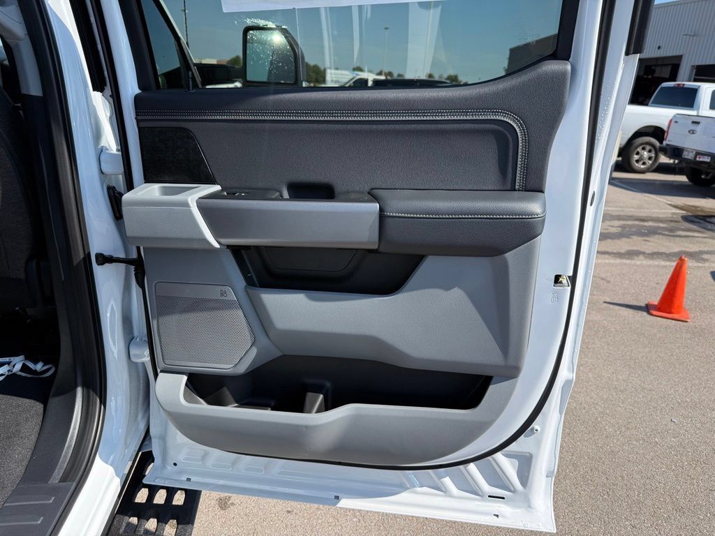 New 2027 Ford F250 XLT w/ XLT Premium Package AWD/4WD image 30