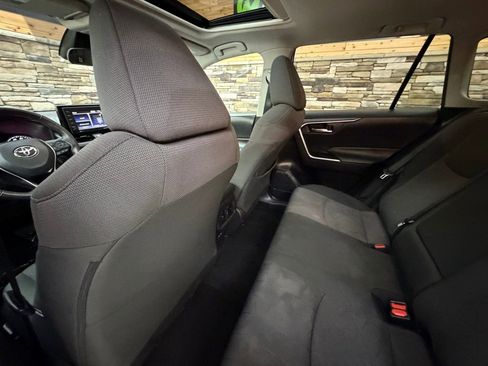 Used 2022 Toyota RAV4 XLE w/ Convenience Package image 28