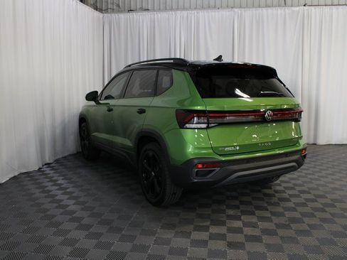 New 2025 Volkswagen Taos SE image 26