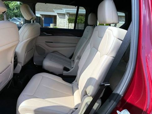 Used 2023 Jeep Grand Cherokee L Limited w/ Luxury Tech Group II AWD/4WD image 14