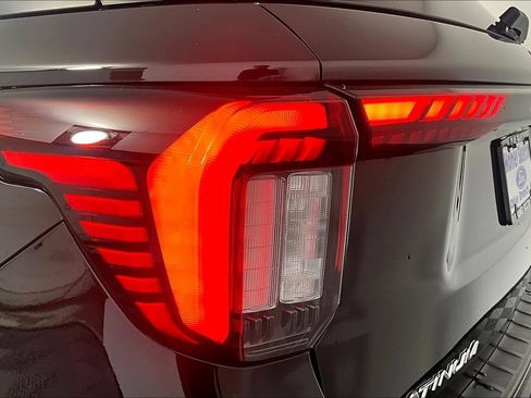 Used 2025 Ford Explorer Platinum w/ Ultimate Package RWD image 30