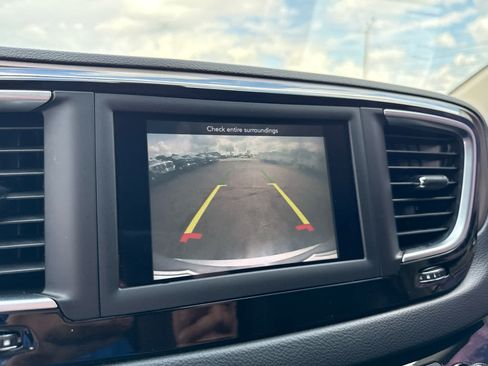 Used 2021 Chrysler Voyager Lxi FWD image 16