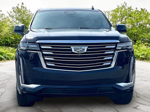 Used 2023 Cadillac Escalade Premium Luxury image 3