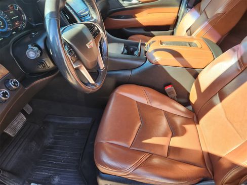 Used 2017 Cadillac Escalade ESV Luxury image 12