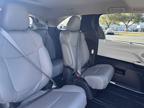 New 2025 Toyota Sienna XLE image 32