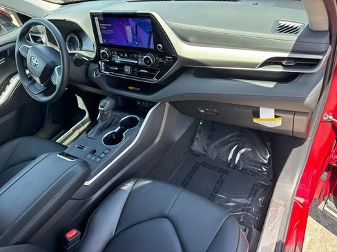 Used 2026 Toyota Highlander XLE AWD/4WD image 17