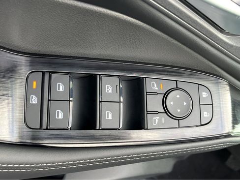 New 2025 Nissan Rogue SV image 14