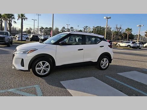 Used 2022 Nissan Kicks S image 26