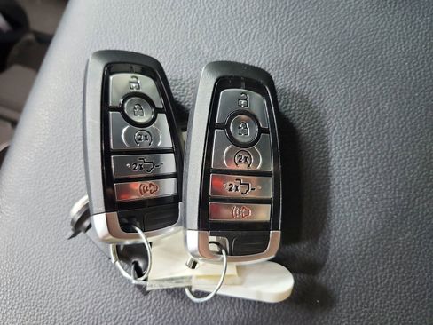 Used 2025 Ford F350 Lariat w/ Lariat Ultimate Package AWD/4WD image 33