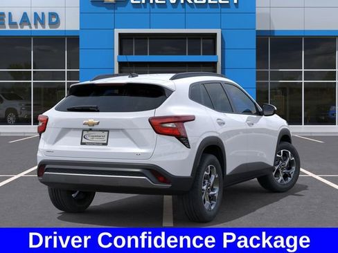 New 2026 Chevrolet Trax LT w/ Driver Confidence Package FWD image 5