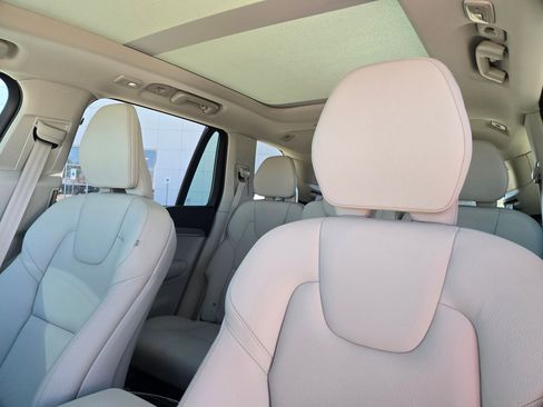 Used 2025 Volvo XC90 B5 Plus w/ Protection Package Premier image 13