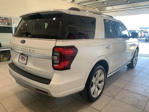 Used 2024 Ford Expedition Platinum image 6