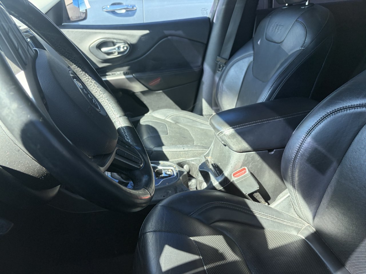 Used 2019 Jeep Cherokee Limited AWD/4WD image 6