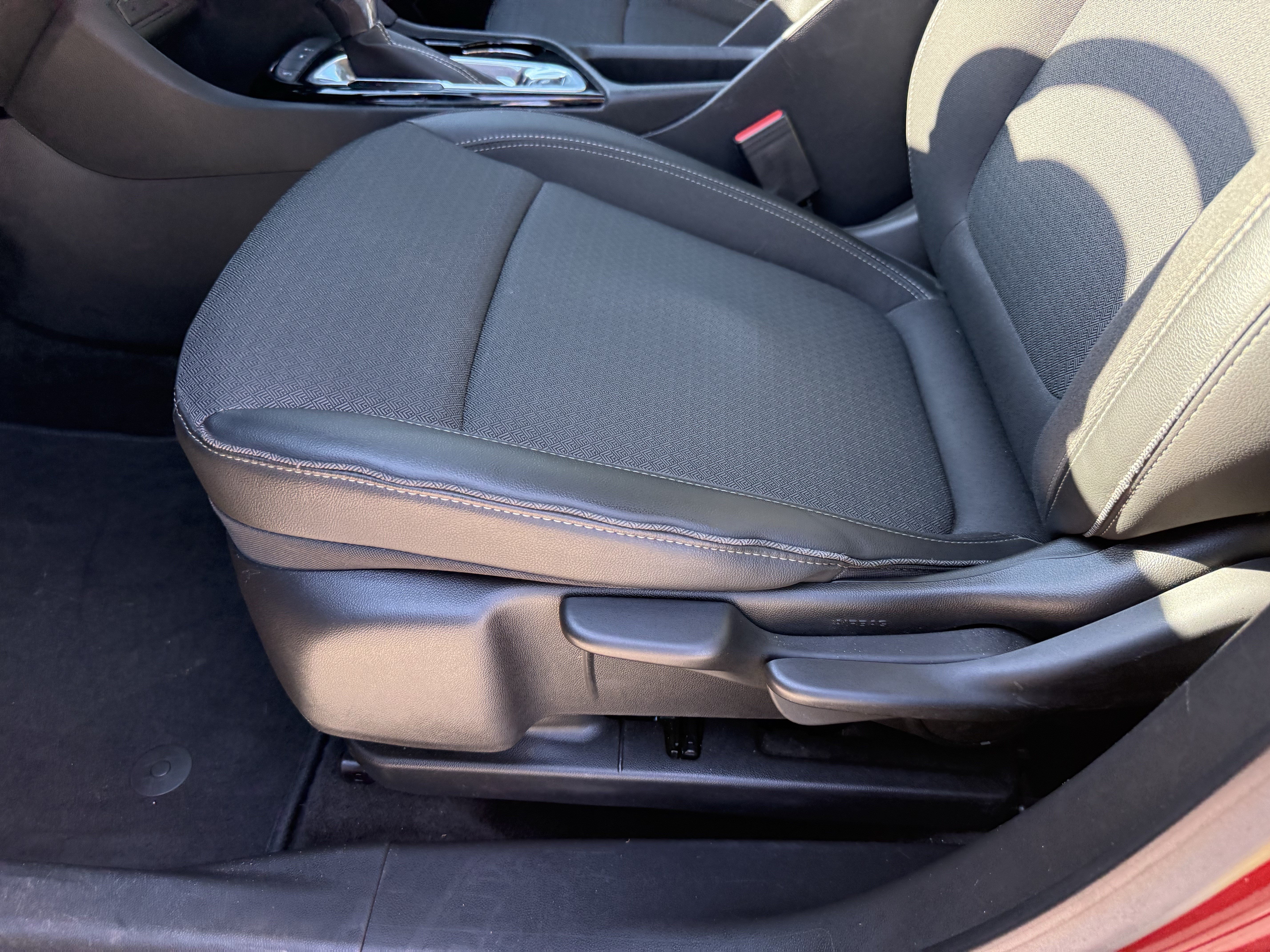 Used 2023 Buick Encore GX Preferred FWD image 28