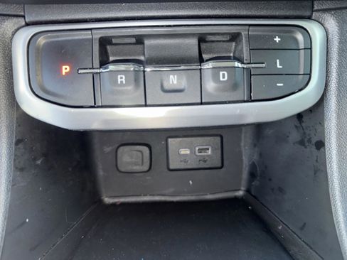 Used 2023 GMC Acadia SLE image 22