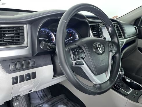 Used 2017 Toyota Highlander Limited image 28