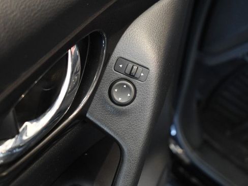 Used 2019 Nissan Rogue SV AWD/4WD image 22
