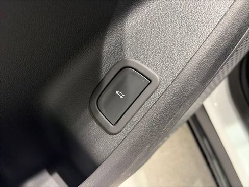 New 2027 Chevrolet Traverse LT w/ LPO, Floor Liner Package AWD/4WD image 10