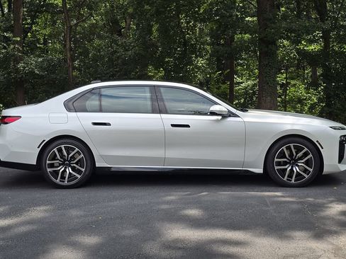 Used 2023 BMW 760i xDrive w/ Parking Assistance Package AWD/4WD image 7