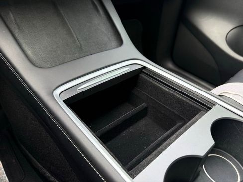 Used 2021 Tesla Model Y Long Range image 18