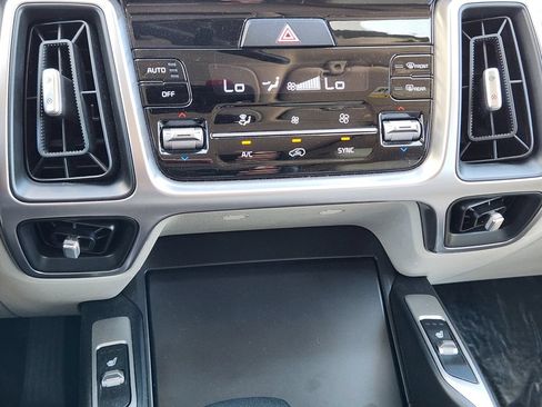 Certified 2023 Kia Sorento S w/ Panoramic Sunroof Package AWD/4WD image 29