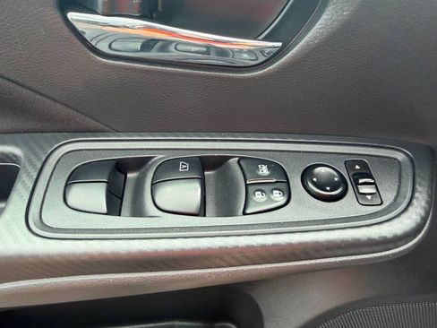 Used 2021 Nissan Versa SV FWD image 15