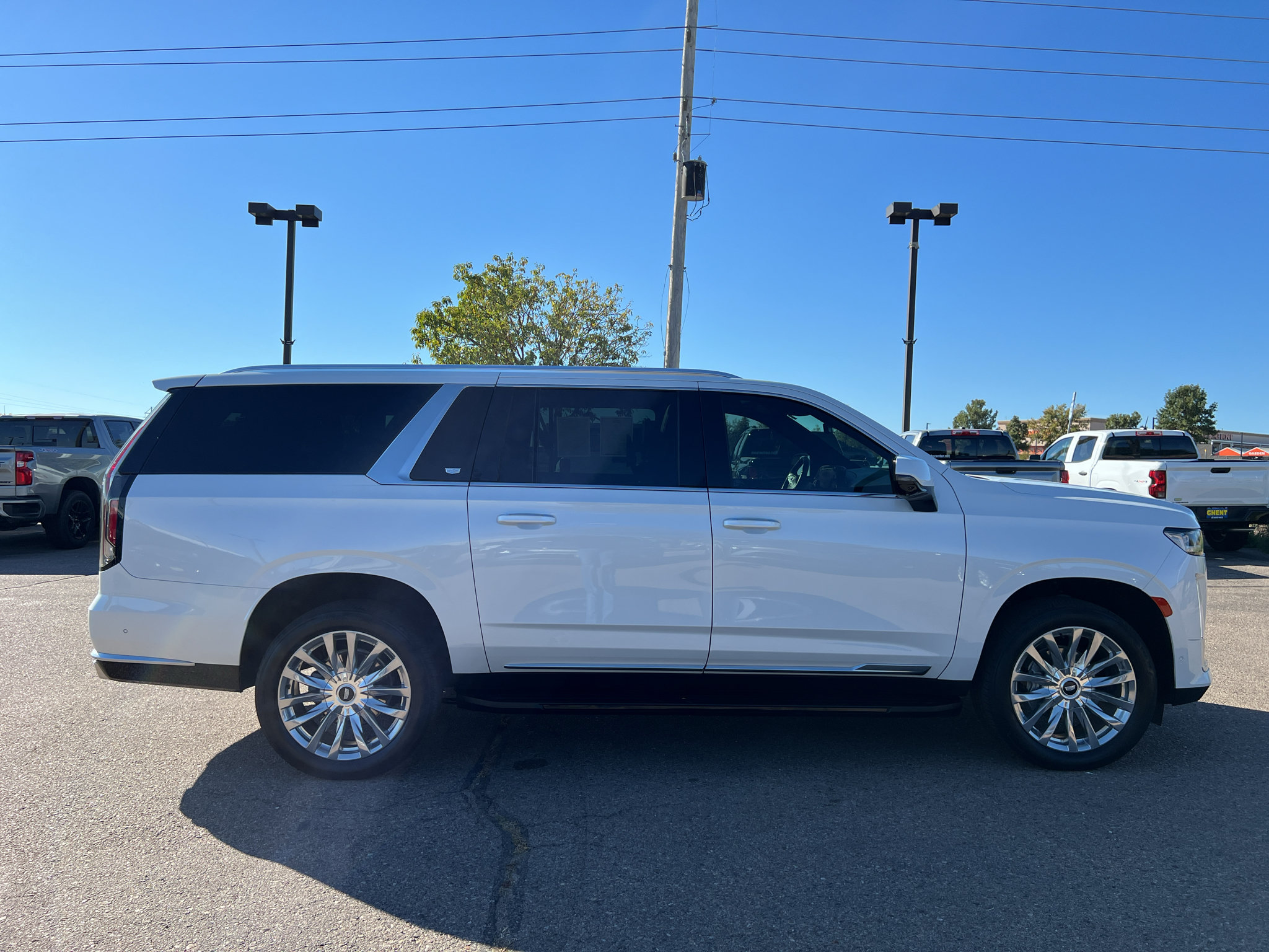 Used 2023 Cadillac Escalade ESV Premium Luxury AWD/4WD image 28