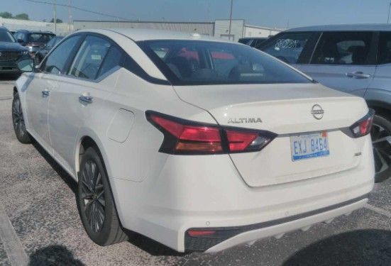 Used 2025 Nissan Altima 2.5 SV AWD/4WD image 2