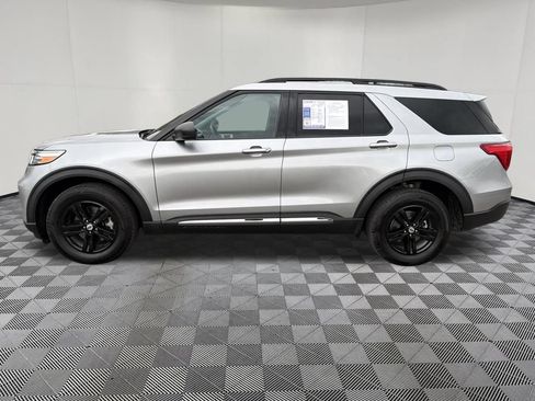 Used 2024 Ford Explorer XLT AWD/4WD image 4