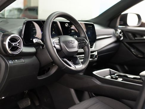 Used 2026 Chevrolet Equinox LT w/ Midnight Edition image 9